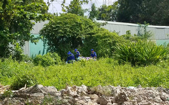 TPHCM: Phát hiện 1 người đàn ông chết trong tư thế treo cổ