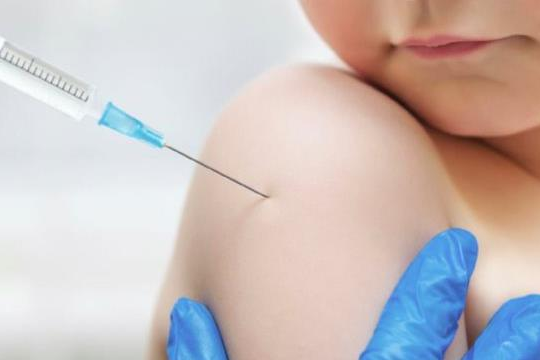 Chưa khuyến cáo tiêm vaccine phòng COVID-19 cho trẻ dưới 5 tuổi