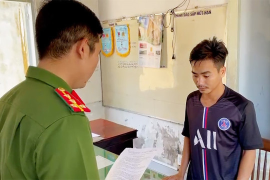 An Giang: Khởi tố, tạm giam đối tượng buôn bán hàng giả là dầu nhớt số lượng lớn