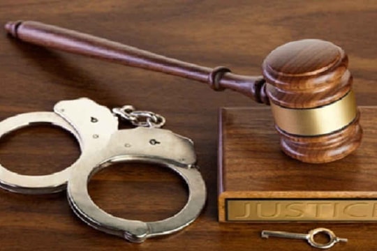 Có được đi làm khi bị cấm đi khỏi nơi cư trú không?