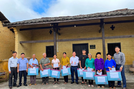 Đồng chí Lương Văn Tri:  Vị tướng không phong hàm
