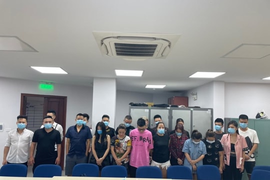 Bắt giữ 19 thanh niên bay lắc nghi sử dụng trái phép chất ma tuý trong quán karaoke