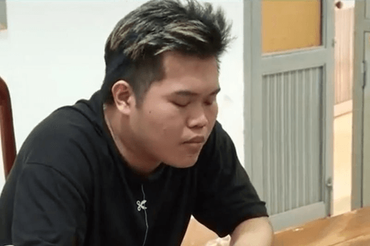 Cho bé gái vay tiền, đòi thế chấp bằng ảnh nóng