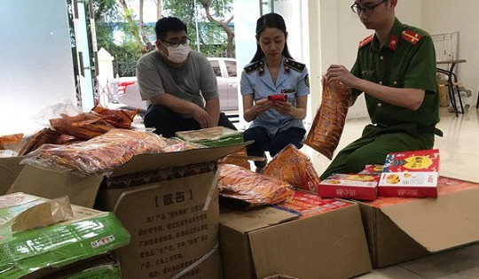 Liên tiếp phát hiện bánh kẹo Trung thu nhập lậu chuẩn bị tuồn ra thị trường