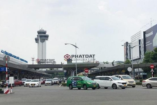 Sân bay Tân Sơn Nhất siết hoạt động đón, trả khách