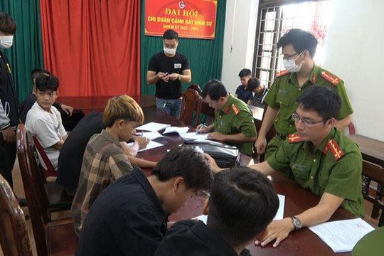 Bắt tạm giam nhóm thanh niên sử dụng hung khí đánh nhau