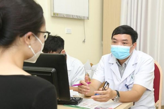 Hơn 30 năm khốn khổ vì mồ hôi tay đổ thành dòng