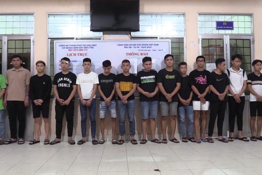 Từ mâu thuẫn trên đường, gần 30 thanh thiếu niên hẹn nhau giải quyết bằng  "hàng nóng”