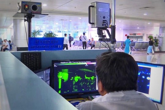 Đo thân nhiệt người nhập cảnh, giám sát chặt chẽ bệnh đậu mùa khỉ