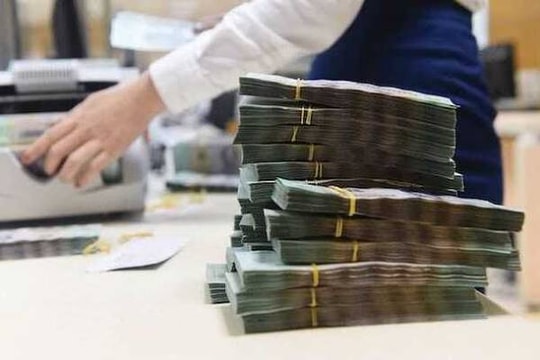 Tiền gửi của người dân tại ngân hàng tăng hơn 300.000 tỷ đồng