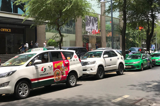Taxi sẽ đồng loạt giảm giá cước, các hãng xe công nghệ vẫn im lặng