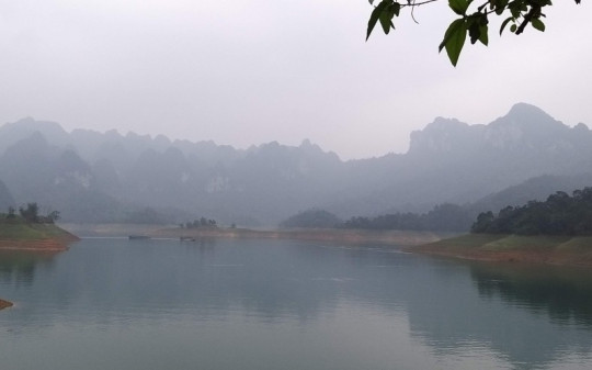 Bất ngờ trong từng câu chữ với "Áo thu rơi" của Ngọc Lê Ninh