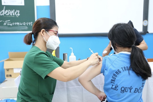TP.HCM triển khai thêm xe tiêm vaccine lưu động cho học sinh