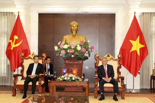 Chánh án Nguyễn Hòa Bình tiếp Viện trưởng VKSND tối cao nước CHDCND Lào
