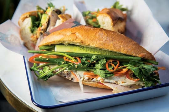 CNN chọn bánh mì, phở, cà phê Việt vào top ẩm thực đường phố châu Á