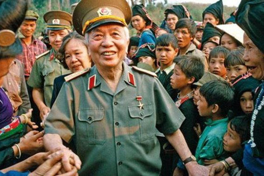 Giới thiệu sách 'Triển lãm Theo dấu chân Đại tướng'