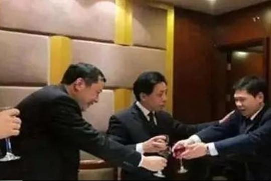 Có ba điều không nên nói và ba điều không nên làm khi đi nhậu với người lạ! Đáng sưu tầm, dùng trọn đời