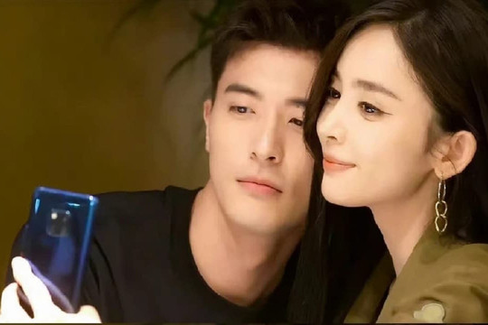 'Mỹ nhân Tân Cương' Cổ Lực Na Trát và Từ Khai Sính vẫn xuất hiện cùng nhau sau ồn ào dính phốt cặp kè