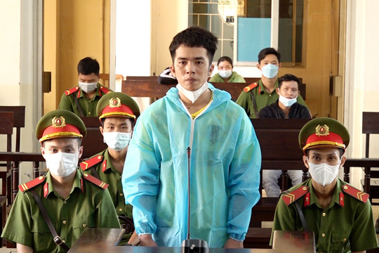 Dùng dao sát hại vợ, lãnh 20 năm tù

