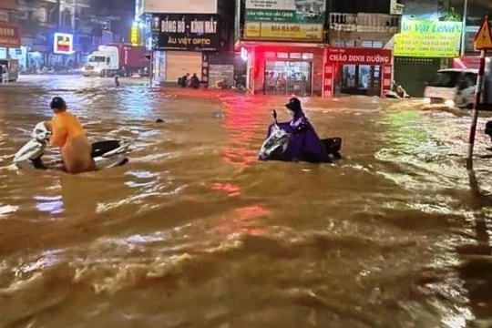 Bão số 3 gây mưa lớn, nhiều tuyến đường bị ngập, sạt lở
