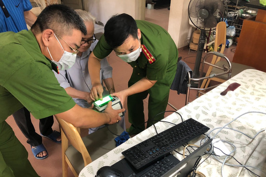 CAP Láng Thượng đến tận nhà cấp CCCD gắn chip cho người già yếu, tàn tật