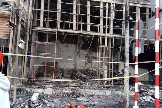 Bình Dương: Hỏa hoạn lúc rạng sáng khiến hai cửa hàng thiệt hại nặng