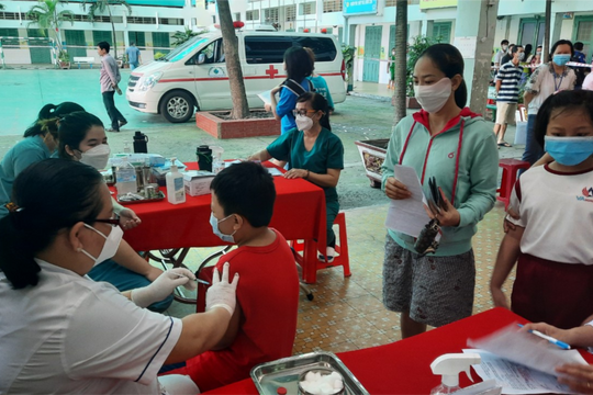 TP.HCM: Thêm loại hình xe tiêm vắc xin Covid-19 lưu động cho học sinh
