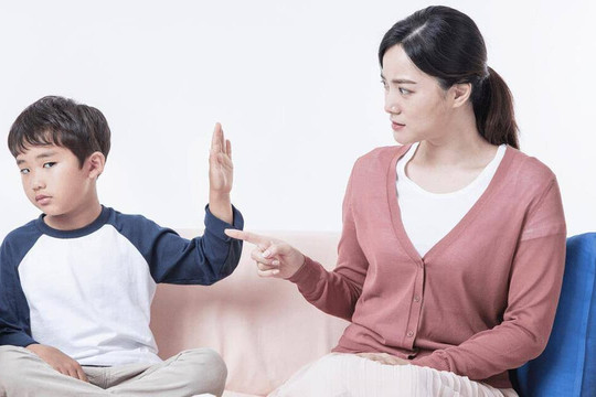 Sau khi trẻ bị la mắng, nếu trẻ 'im lặng' hoặc 'nói lại', ngụ ý tính cách sau này của trẻ khi lớn lên