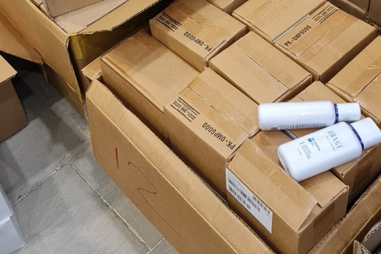 TP.HCM: Thu giữ trên 13.000 mỹ phẩm cao cấp OBAGI nghi hàng lậu