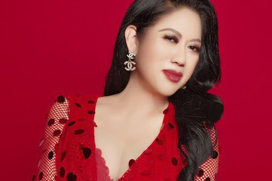 Doanh nhân, họa sĩ Mai Trang Bùi khoe vẻ đẹp ngọt ngào, chia sẻ kế hoạch về Việt Nam ngồi 'ghế nóng'