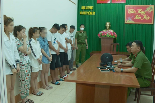 Đắk Lắk: Nhóm nam nữ rủ nhau góp tiền tổ chức tiệc ma túy