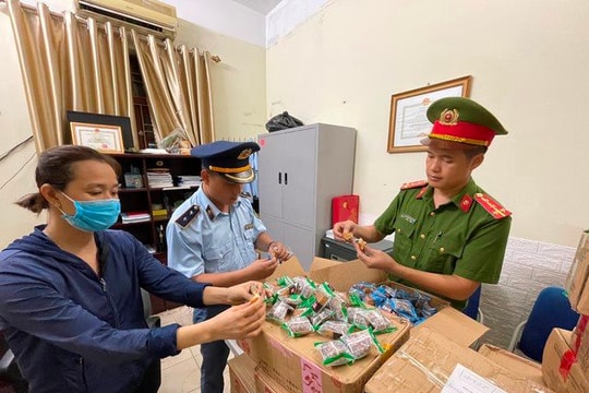 Thu giữ, tiêu hủy hàng nghìn chiếc bánh trung thu nhập lậu
