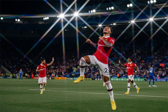 Man United: Tín hiệu mừng từ việc đứng trên Liverpool và Chelsea