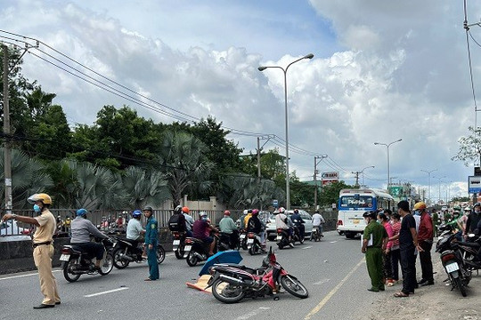 TPHCM: Ba nạn nhân bị xe khách cán thương vong trên đường đi thăm người thân