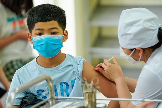Bị lập biên bản vì không cho con tiêm vaccine Covid-19