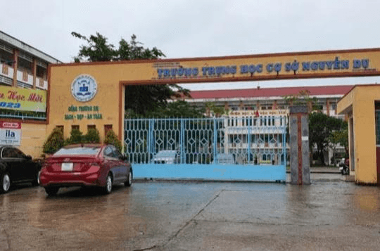 Thầy giáo đâm chết đồng nghiệp ngay tại trường