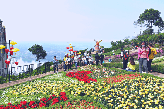 Sun World Ba Den Mountain giảm giá vé đón du khách đến Tây Ninh chơi Trung thu