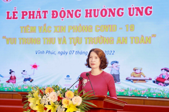 Thứ trưởng Bộ Y tế: Trẻ em cần được tiêm vaccine Covid-19 đúng lịch, đủ liều.