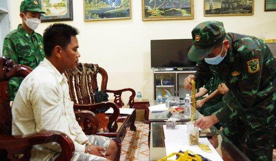 Biên phòng An Giang bắt đối tượng vận chuyển gần 1,8kg vàng qua biên giới