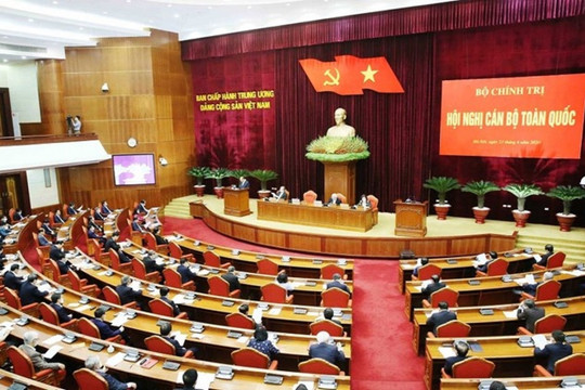 Khuyến khích cán bộ bị kỷ luật cảnh cáo hoặc khiển trách mà năng lực hạn chế, uy tín giảm sút tự nguyện xin từ chức