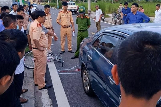 Khởi tố thầy giáo và học viên trong vụ bé 5 tuổi tử vong do xe tập lái