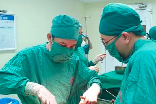 Phát hiện khối u thận sau cơn đau thắt lưng dai dẳng
