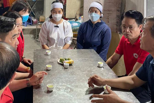 Hội Chữ thập đỏ TP Hà Nội hỗ trợ gia đình thân nhân vụ cháy tại Thanh Oai