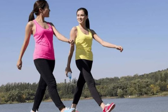 Chỉ 2 phút đi bộ sau khi ăn có thể giúp hạ đường huyết, nghiên cứu mới cho biết