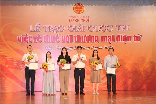 Trao giải cuộc thi viết về Thuế với thương mại điện tử
