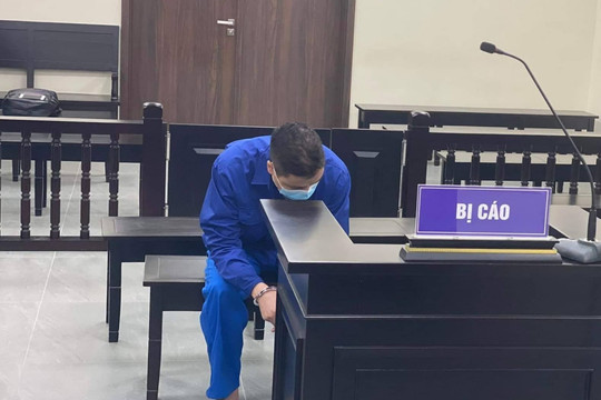 Dùng gạch đánh ngất người phụ nữ, cướp ô tô tại trung tâm thương mại