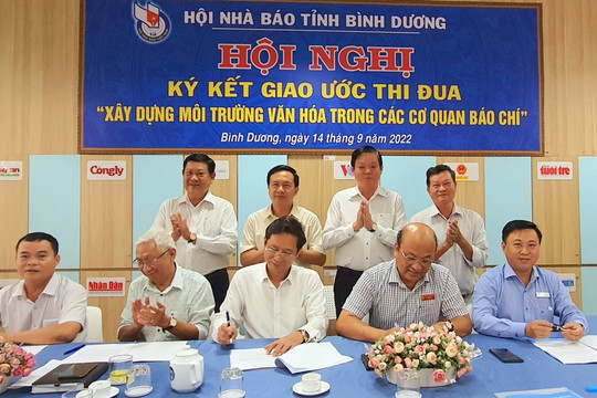 Bình Dương: Ký kết giao ước thi đua “Xây dựng môi trường văn hóa trong các cơ quan báo chí”