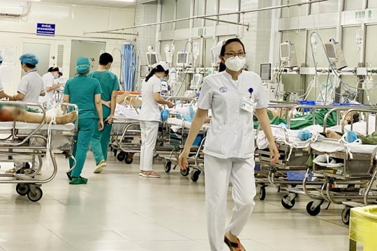 Bộ Y tế đề xuất “tăng cao nhất” mức phụ cấp cho nhân viên y tế