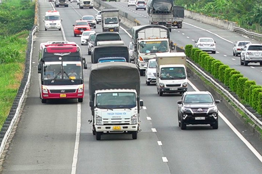 Xử phạt hơn 1.000 tài xế đi vào làn khẩn cấp trên cao tốc