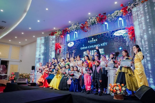 Sự kiện thời trang kết hợp giữa người mẫu nhí và thú cưng lần đầu tiên được tổ chức với quy mô lớn tại Việt Nam